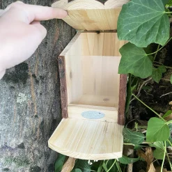 BEST FOR BIRDS - Mangeoire pour écureuil avec toît en écorce